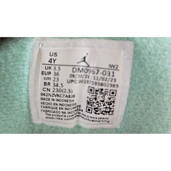 Kids' Jordan Air Jordan 3 Retro "Green Glow" black wolf grey elephant print 4Y - Picture 8 of 8